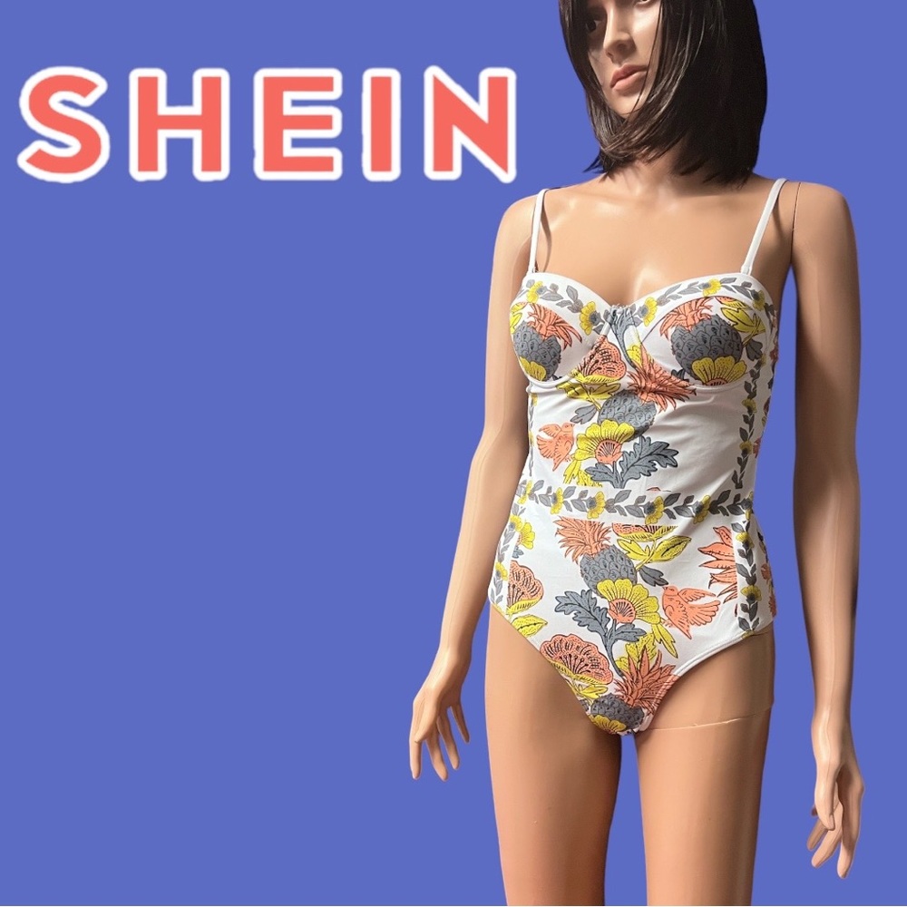 EUC SHEIN floral vintage style one piece swimsuit. Size Small 🌺🩱